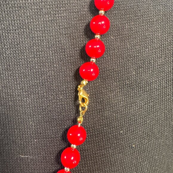 Red Beaded Necklace With Gold-Tone Clasp - Picture 3 of 3